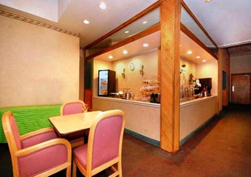 Red Roof Inn New Stanton Extérieur photo