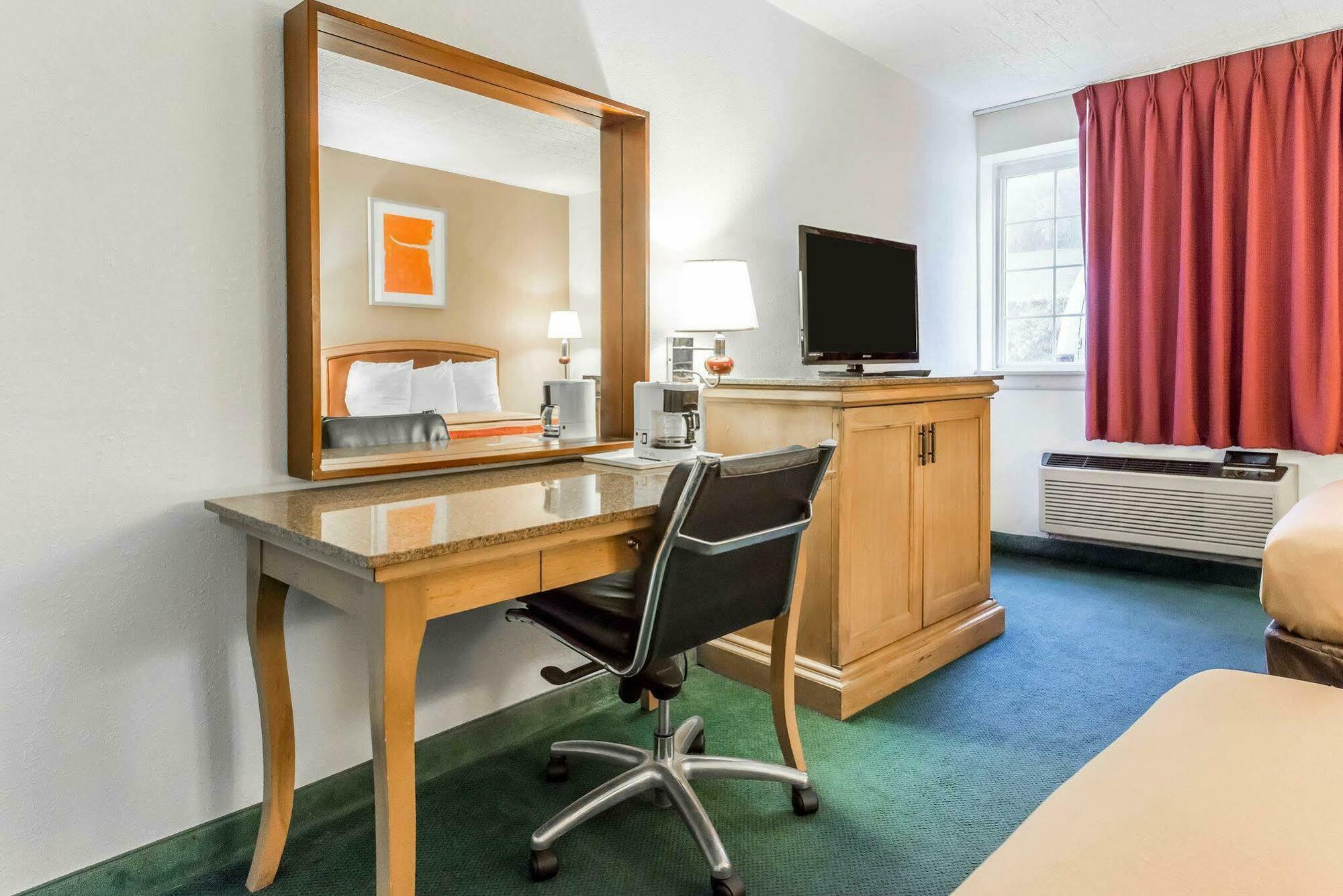 Red Roof Inn New Stanton Extérieur photo